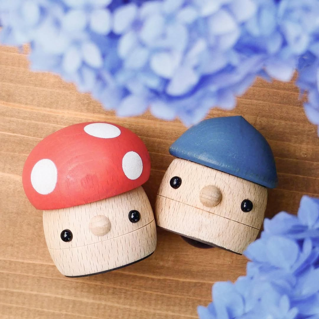 日本 Comomg 走路蘑菇、橡果木玩