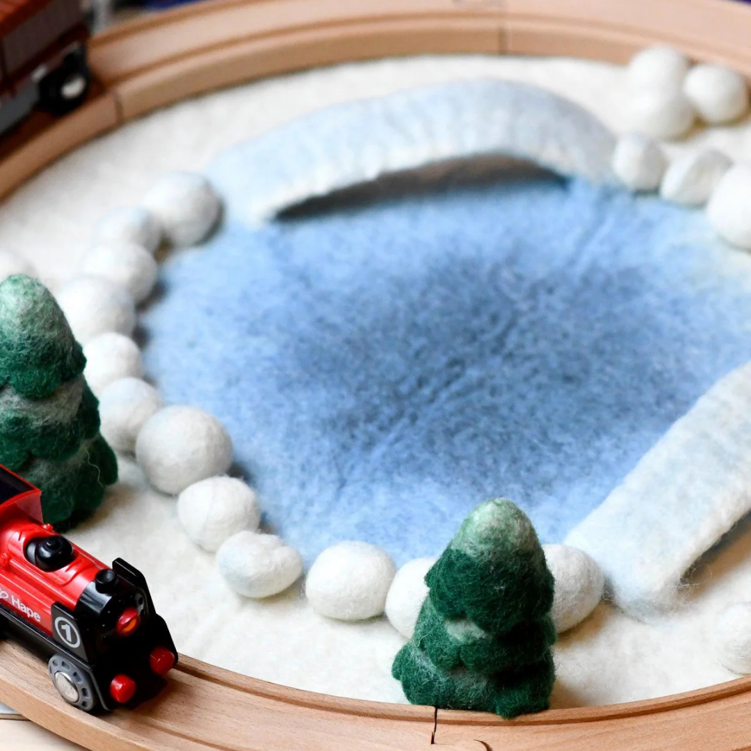 Tara Treasure | 羊毛氈手工玩具-雪地溜冰場遊戲墊