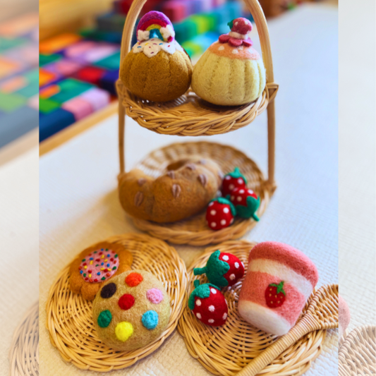 Tara Treasure | 羊毛氈手工玩具-草莓可頌餐盒